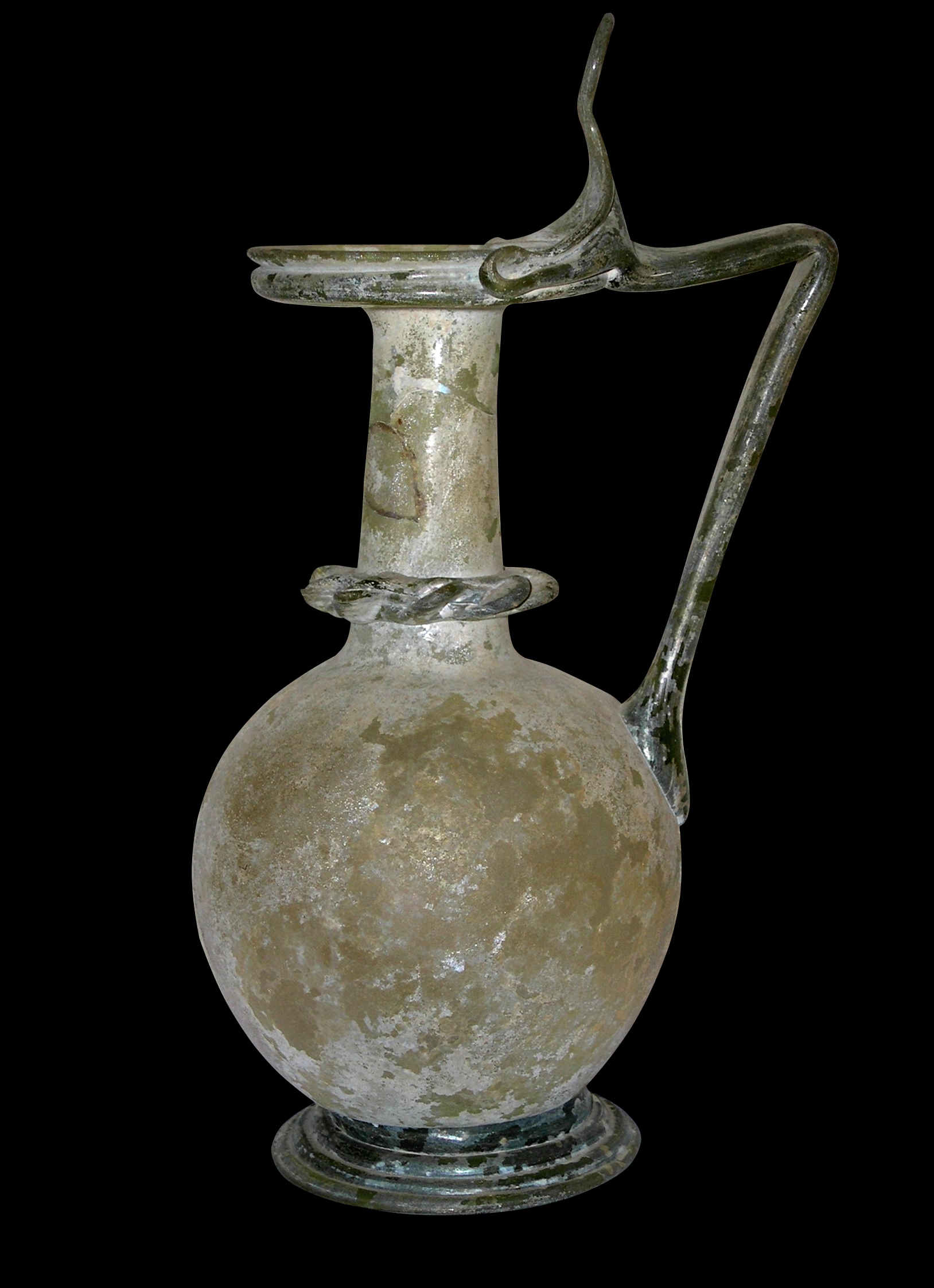Pitcher with disc-shaped mouth 